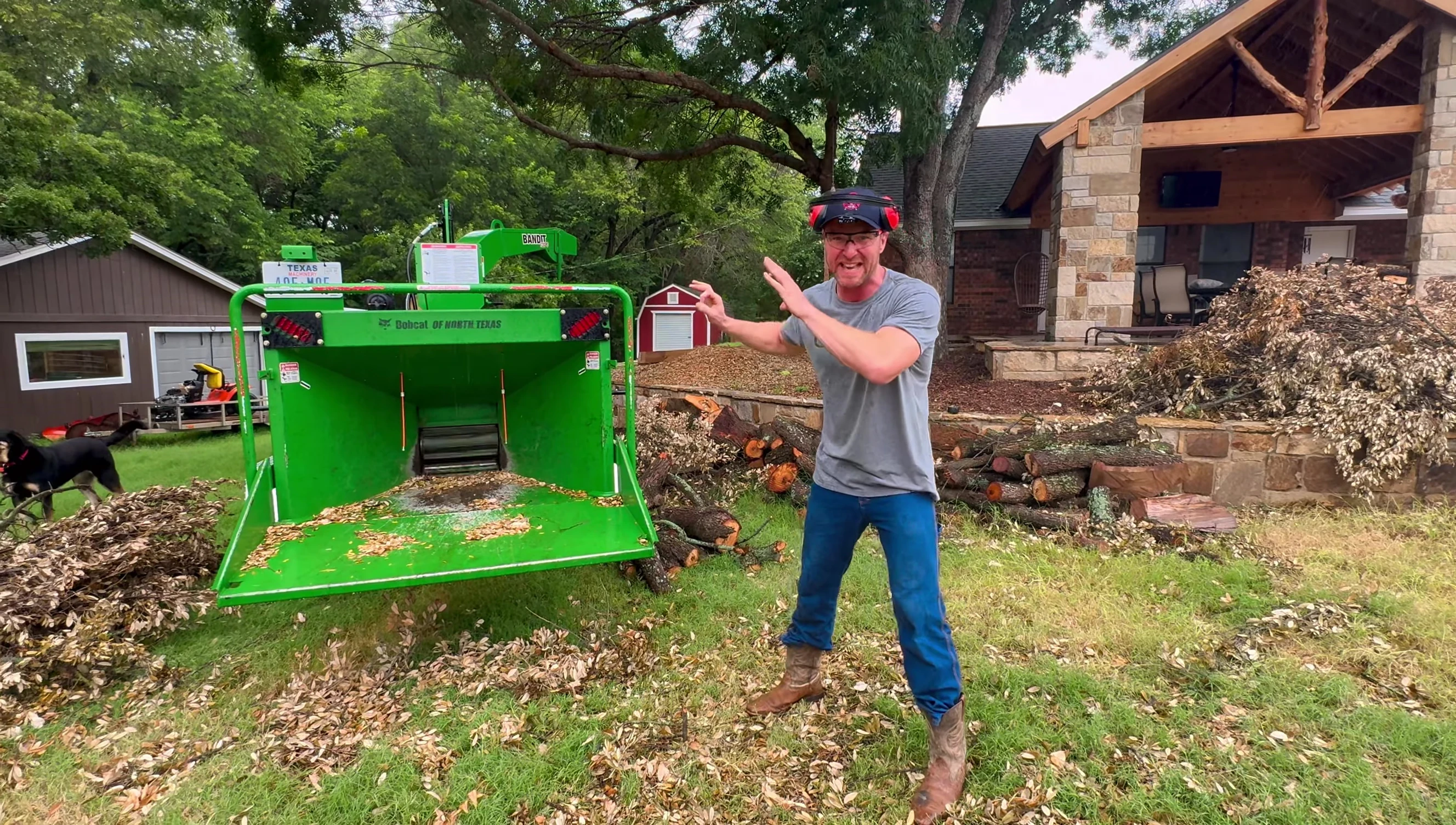 The reviewer points out safety features and cautions about the machine's potential danger.