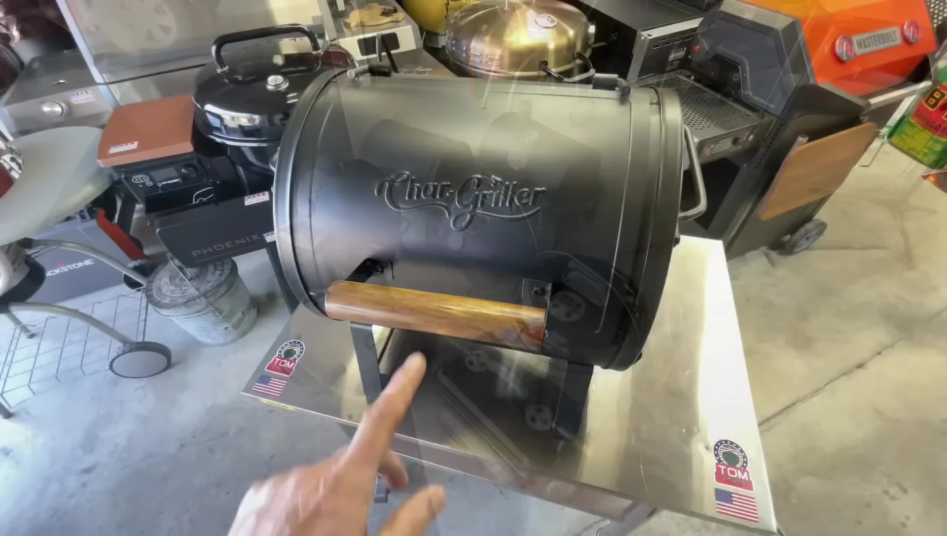 Char-Griller Sidebox showcasing its cooking surface and features