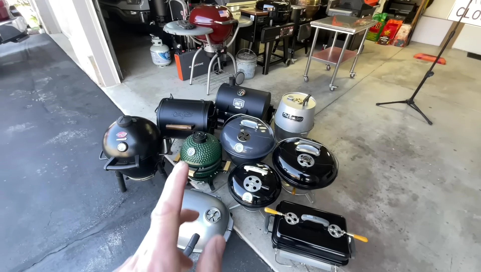 Oklahoma Joe's ceramic grill, highlighting its weight and size