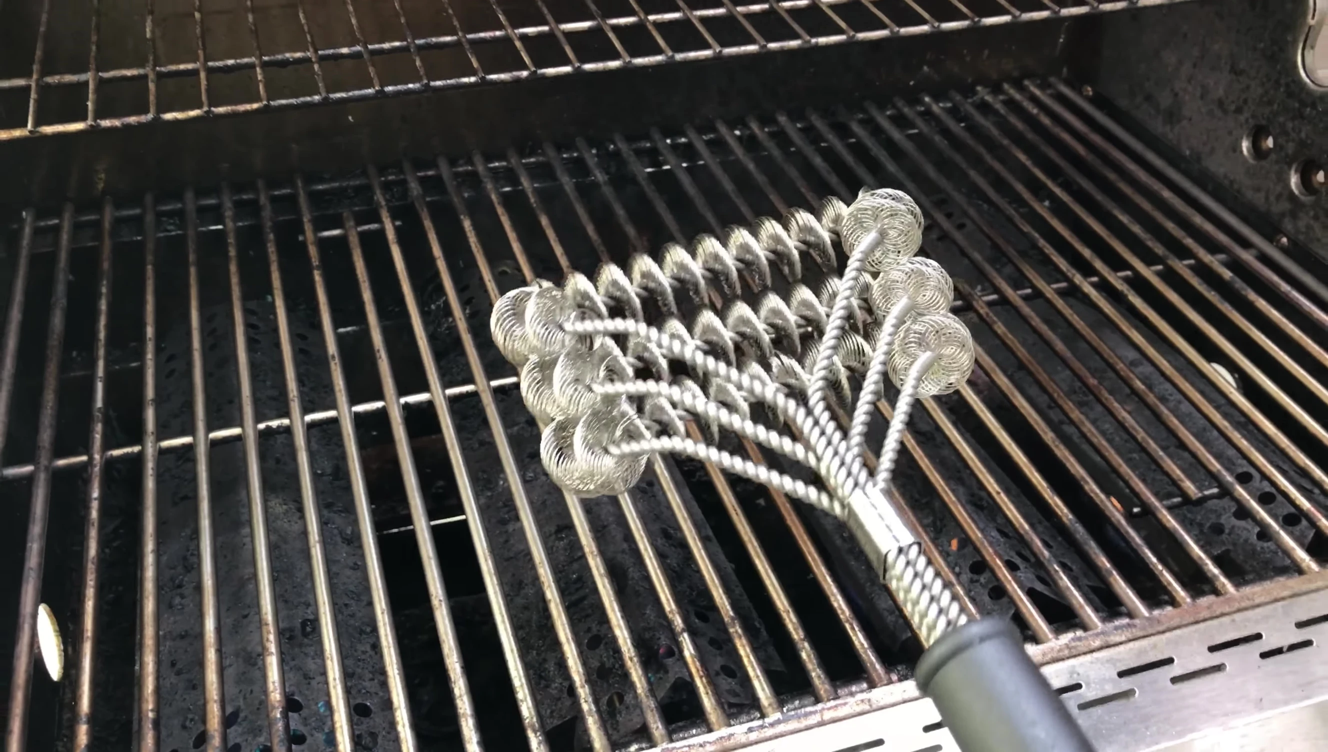 The reviewer demonstrating the use of water to improve cleaning.
