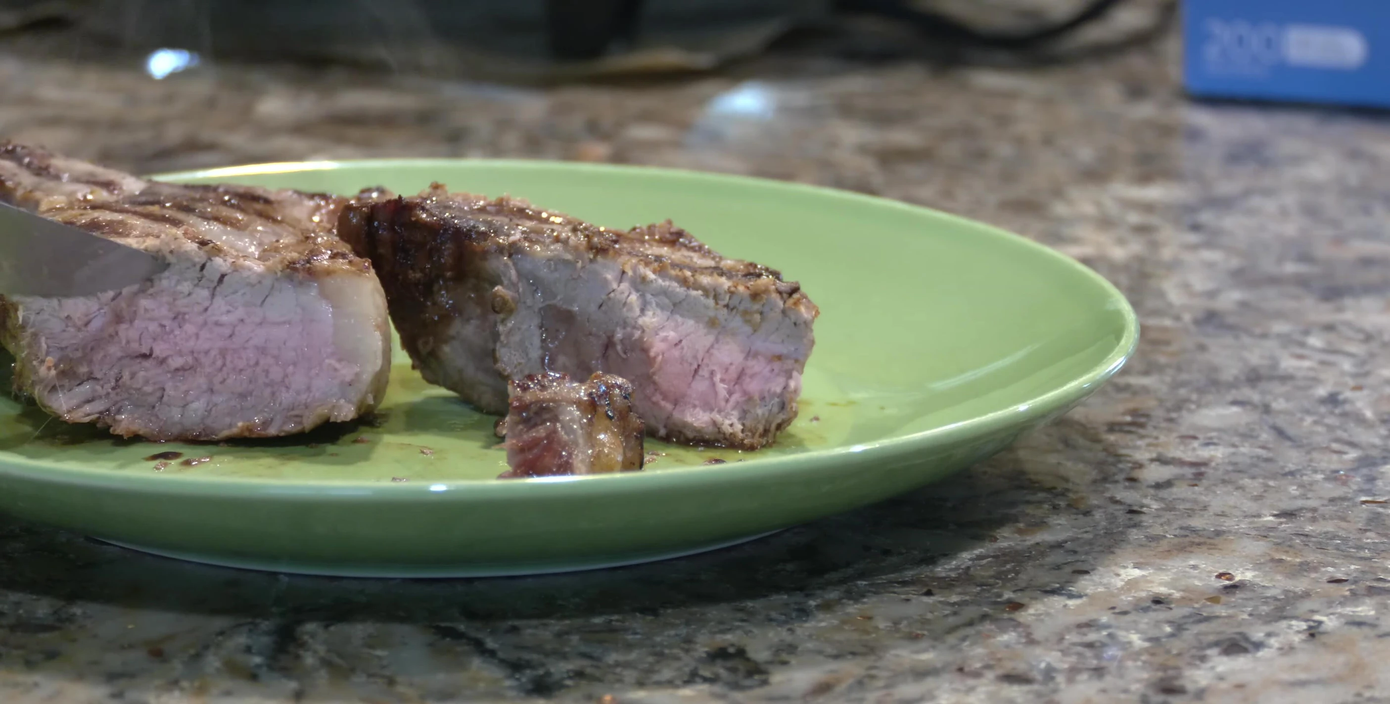 Final cooked steaks.