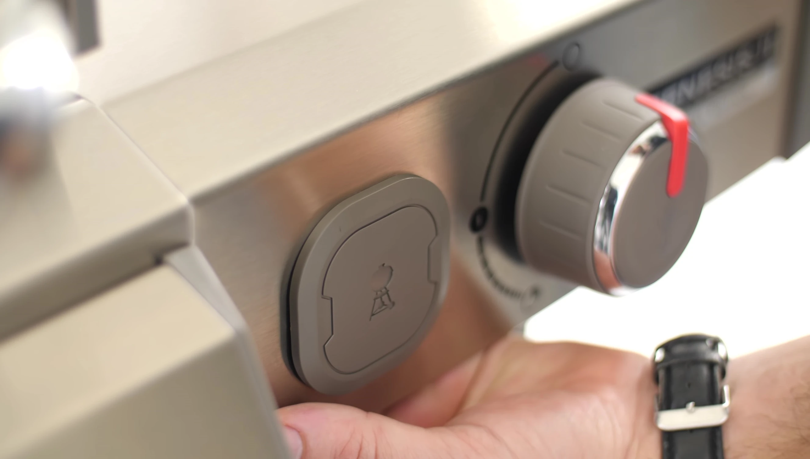 Showing the iGrill 3 mounting location on the side shelf.