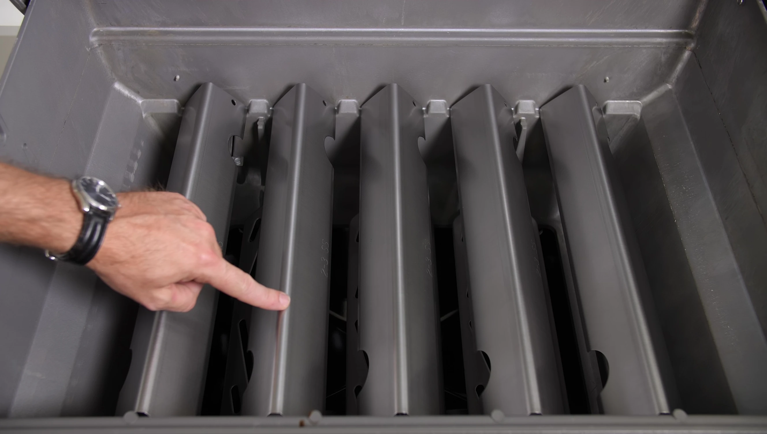 View of the stainless steel Flavorizer bars.