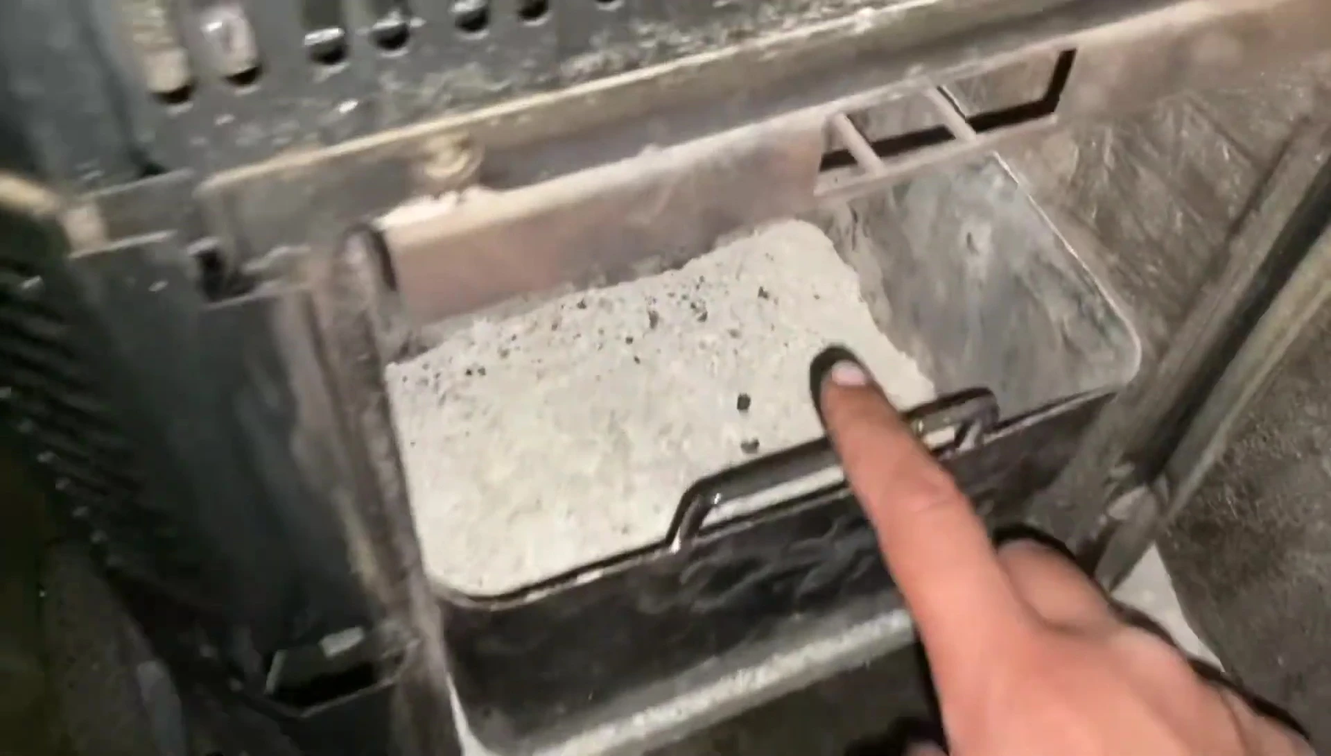 The cooking grate with little ash