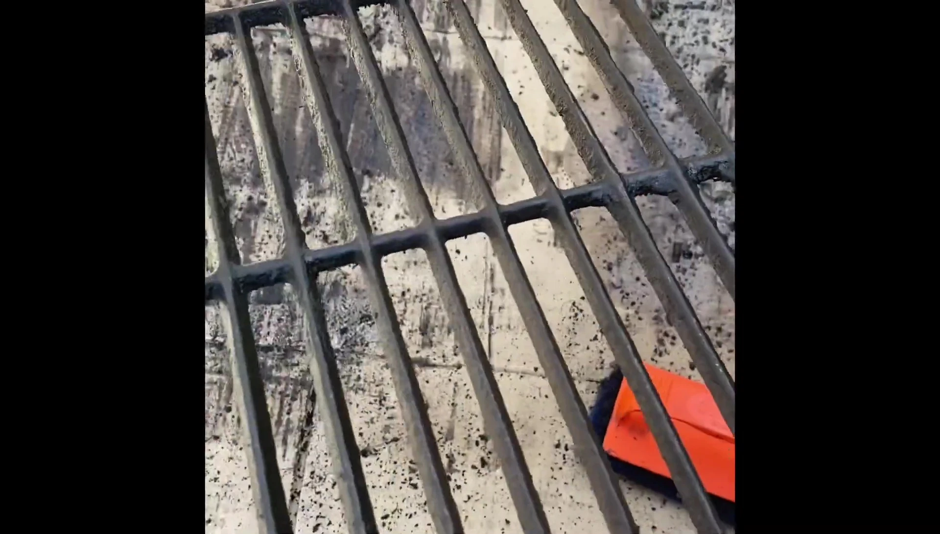 The almost-finished result; the grill grates after thorough cleaning