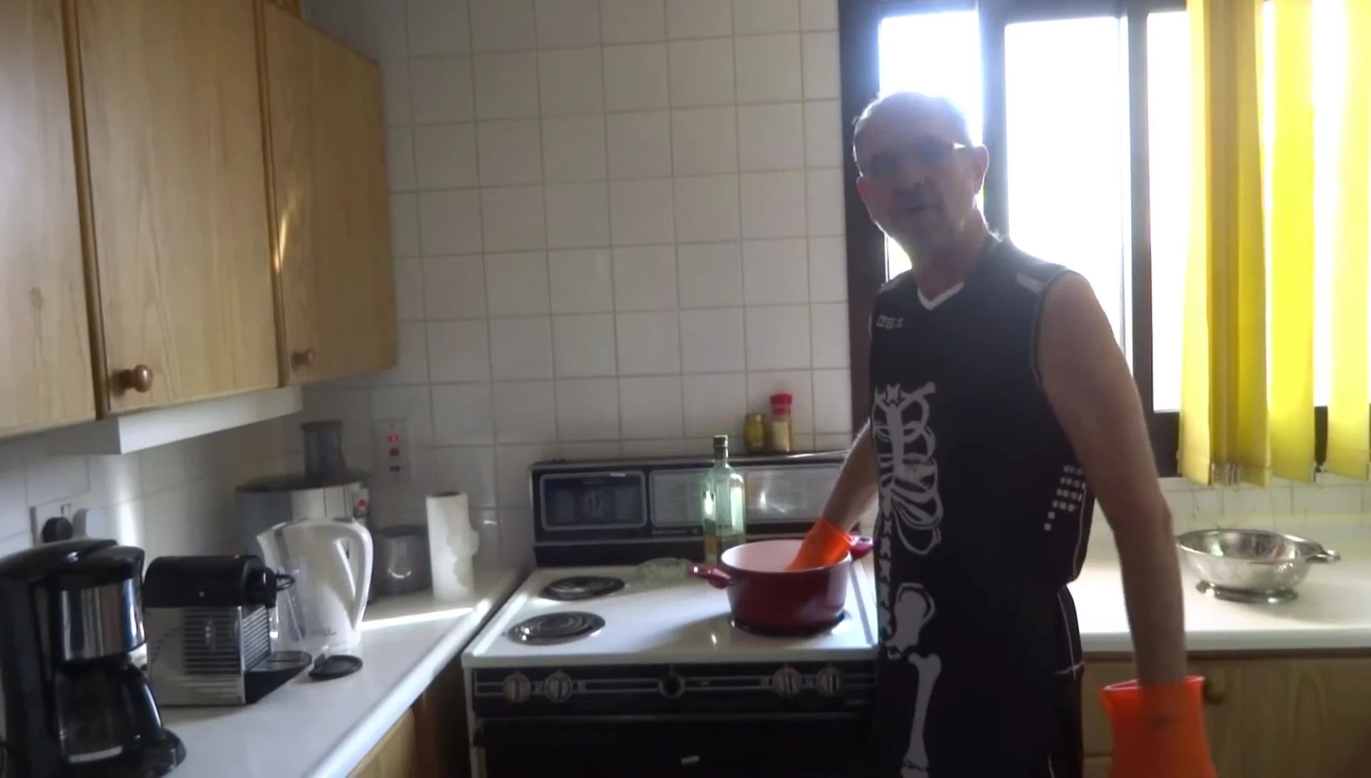 Person using the gloves to handle a hot object