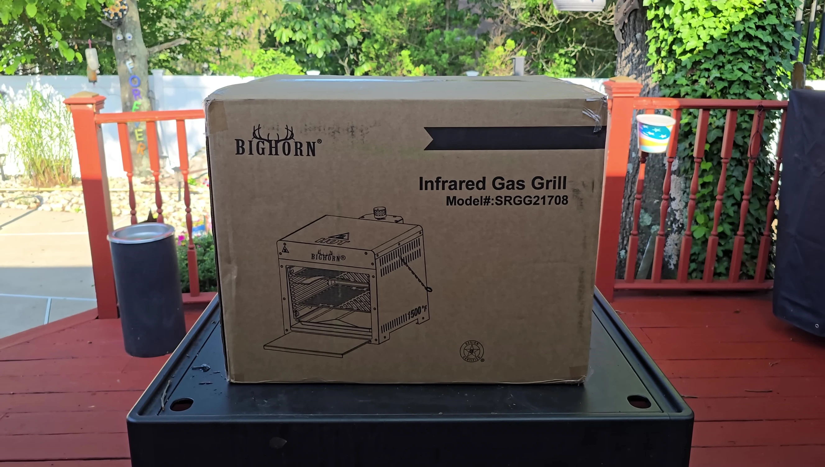 Close-up shot of the grill components during unboxing, emphasizing the lack of tools needed.