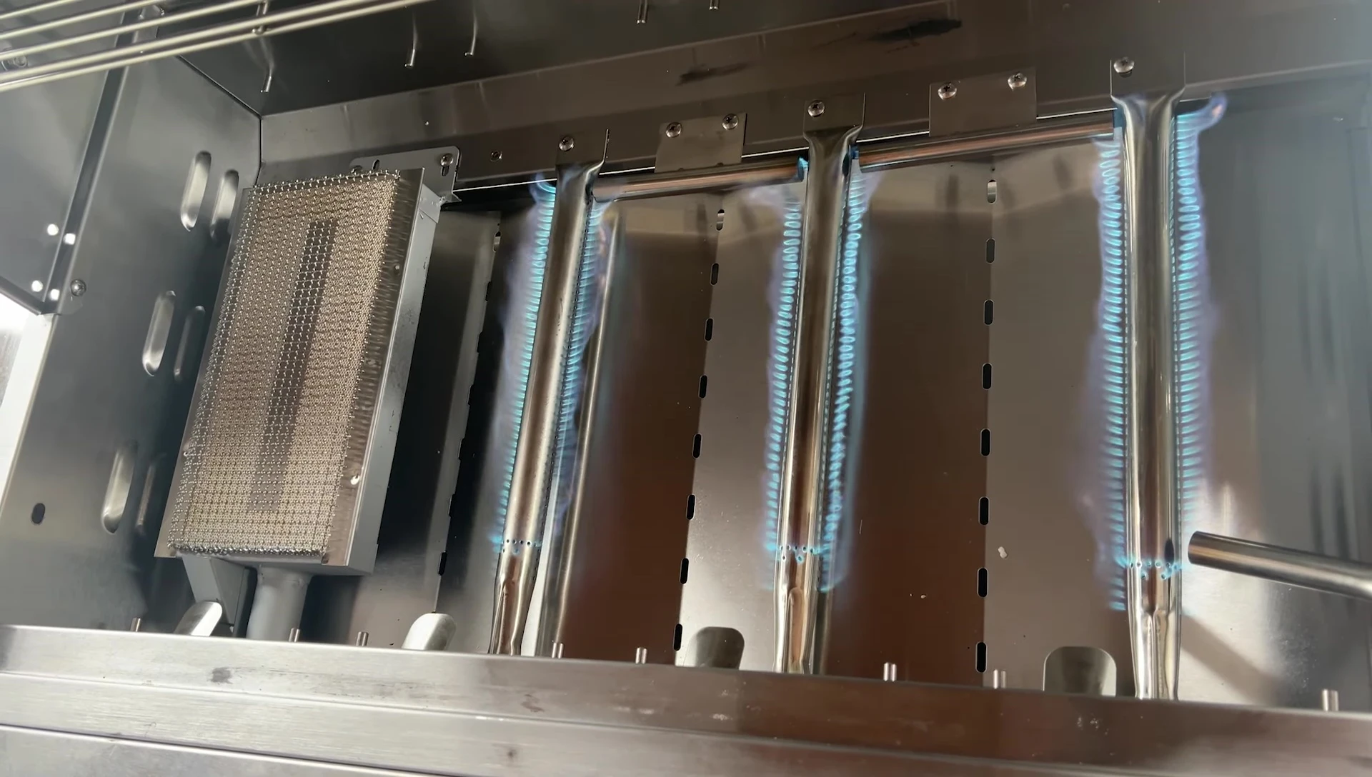 Grill burners
