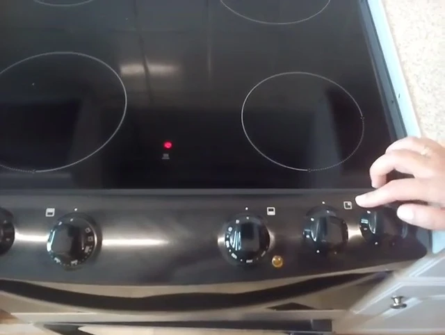 The control panel with four knobs for the burners.