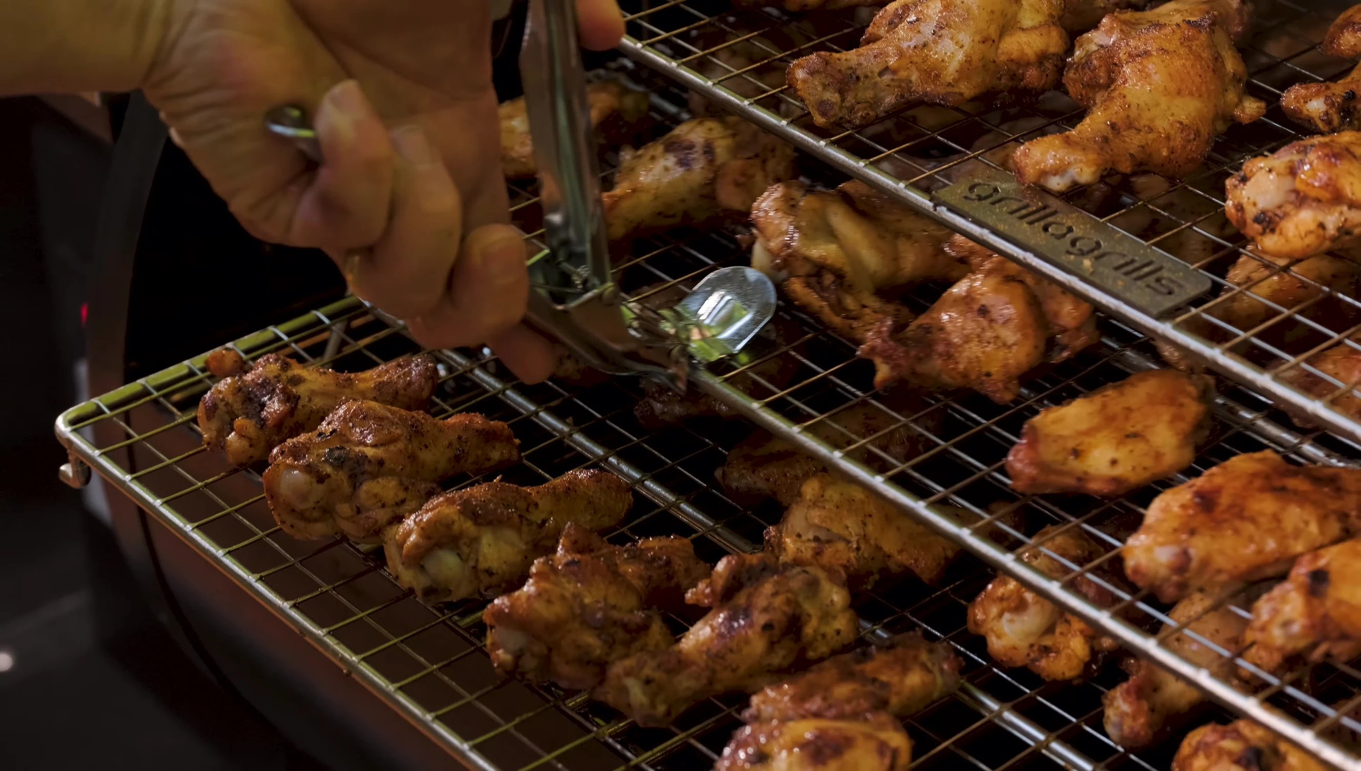 Demonstration of the sliding racks, highlighting the ease of loading and seasoning.