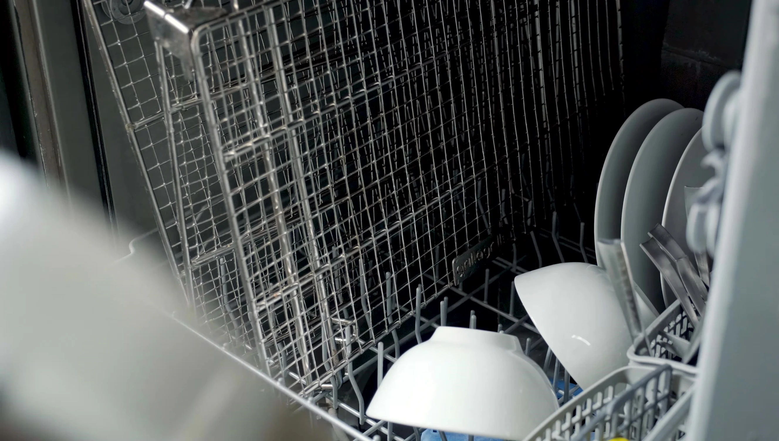 The rack highlighting its dishwasher-safe design, emphasizing ease of cleanup.