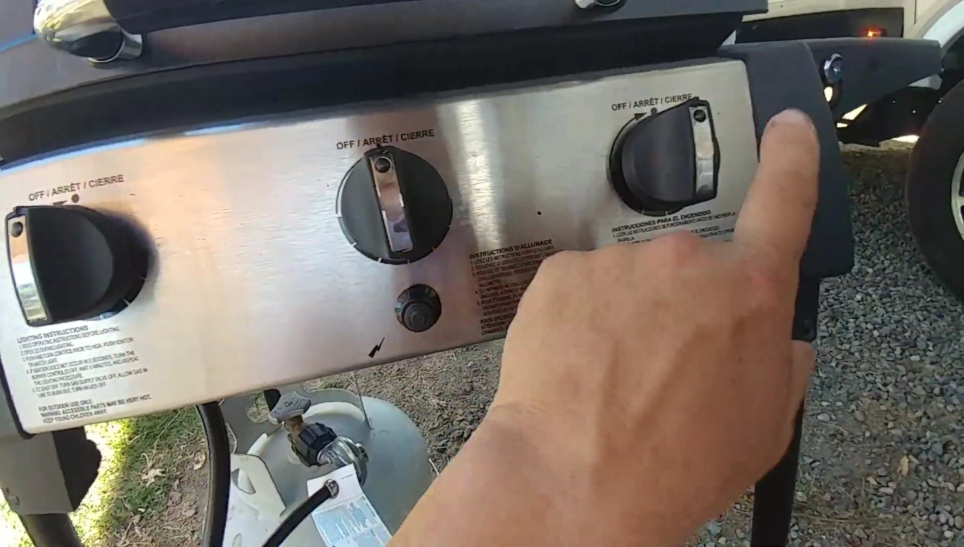 The control knobs showing the 180-degree temperature range.