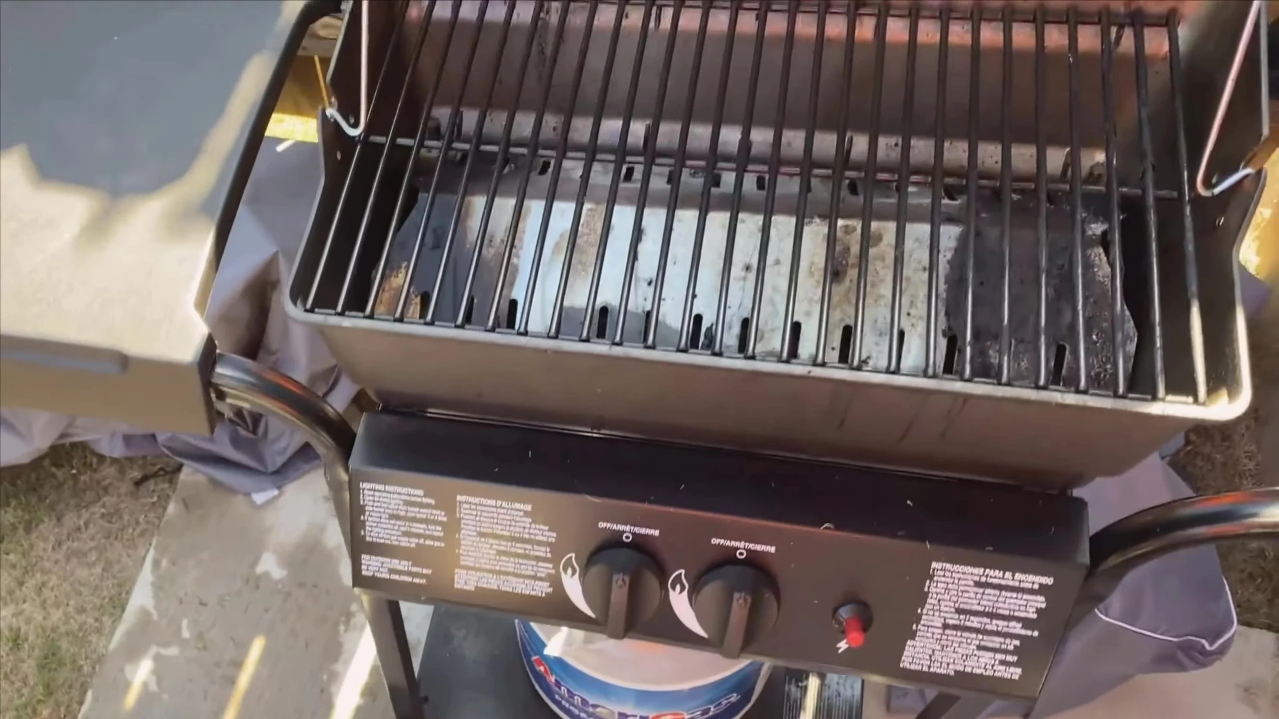 Image showing the easy-to-clean diecast aluminum body of the grill.