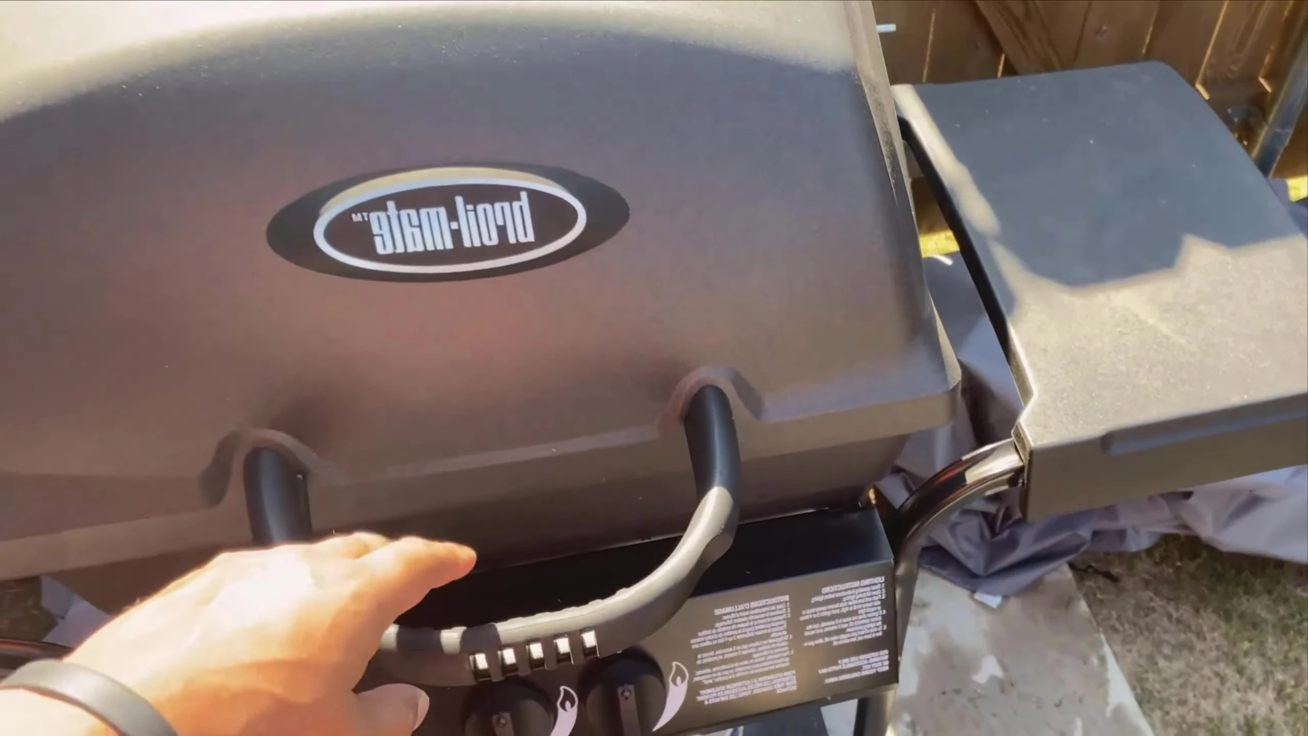 Image emphasizing the grill's cooking surface area.