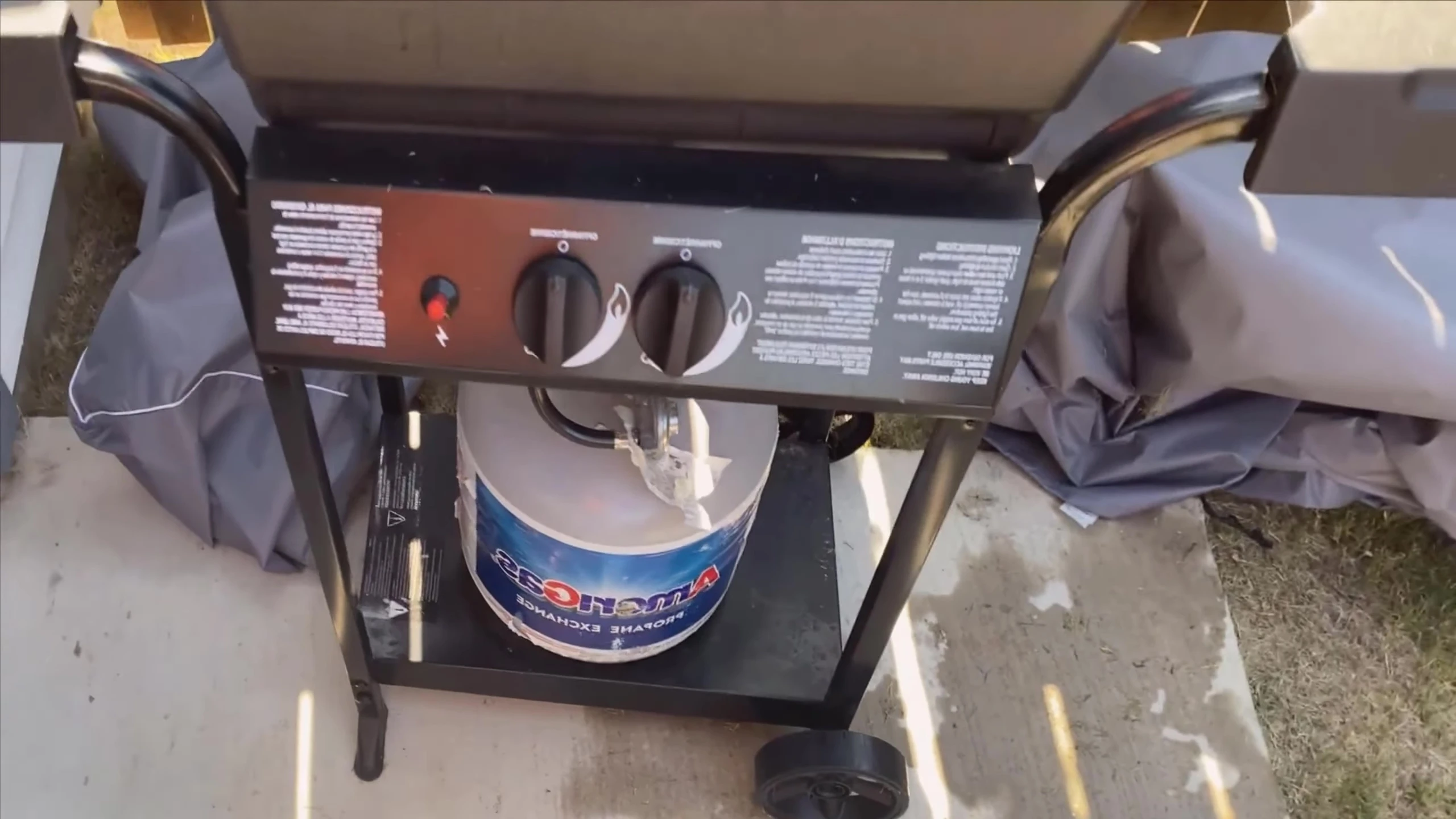 Close-up shot of the Broil-Mate 24025BMT grill, highlighting its diecast aluminum construction.