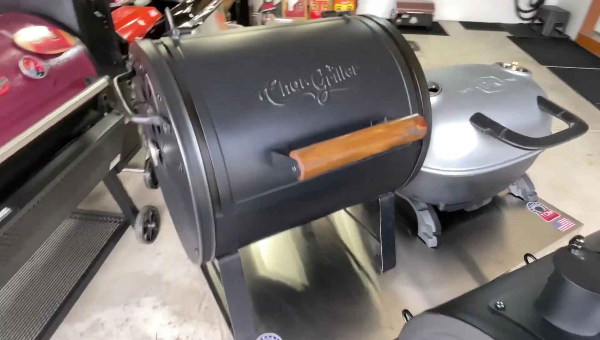 Char-Griller sidebox with the temperature probe.