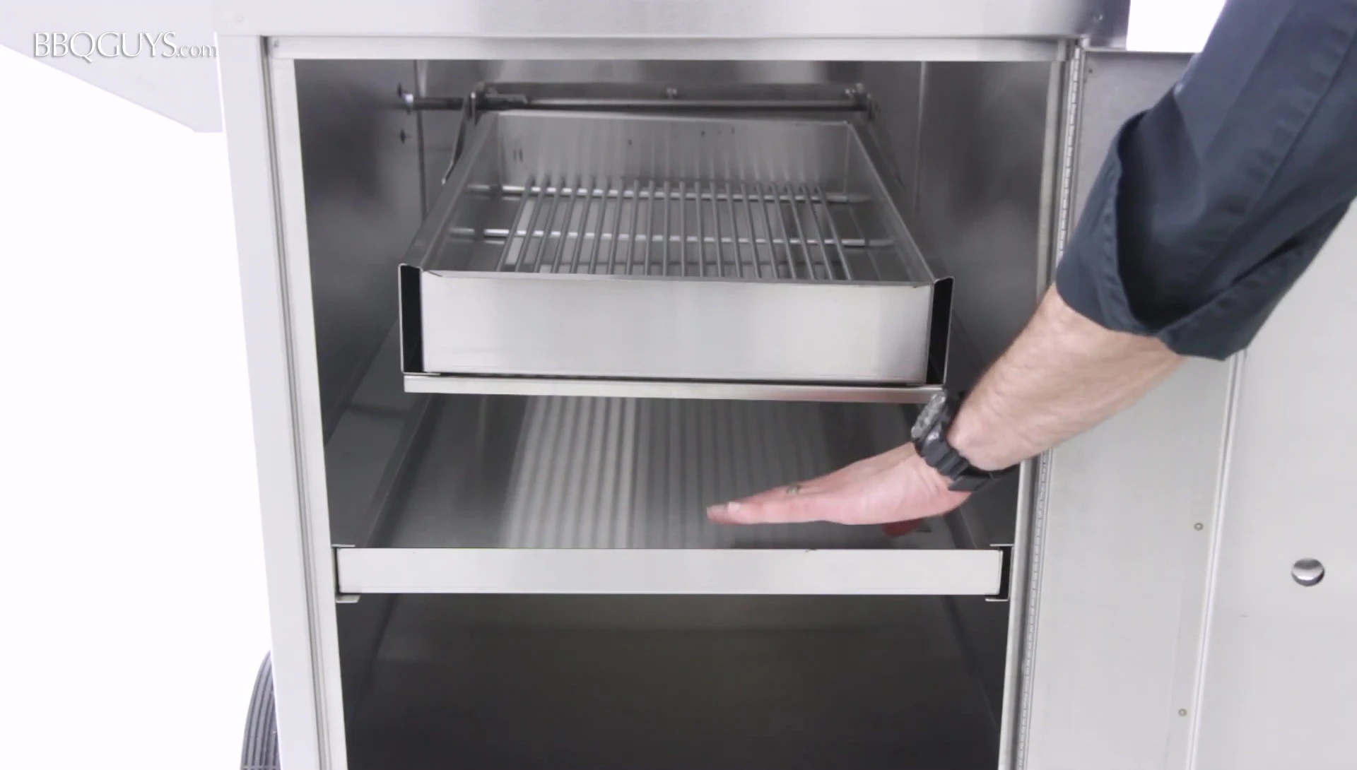 The full-width slide-out ash pan.