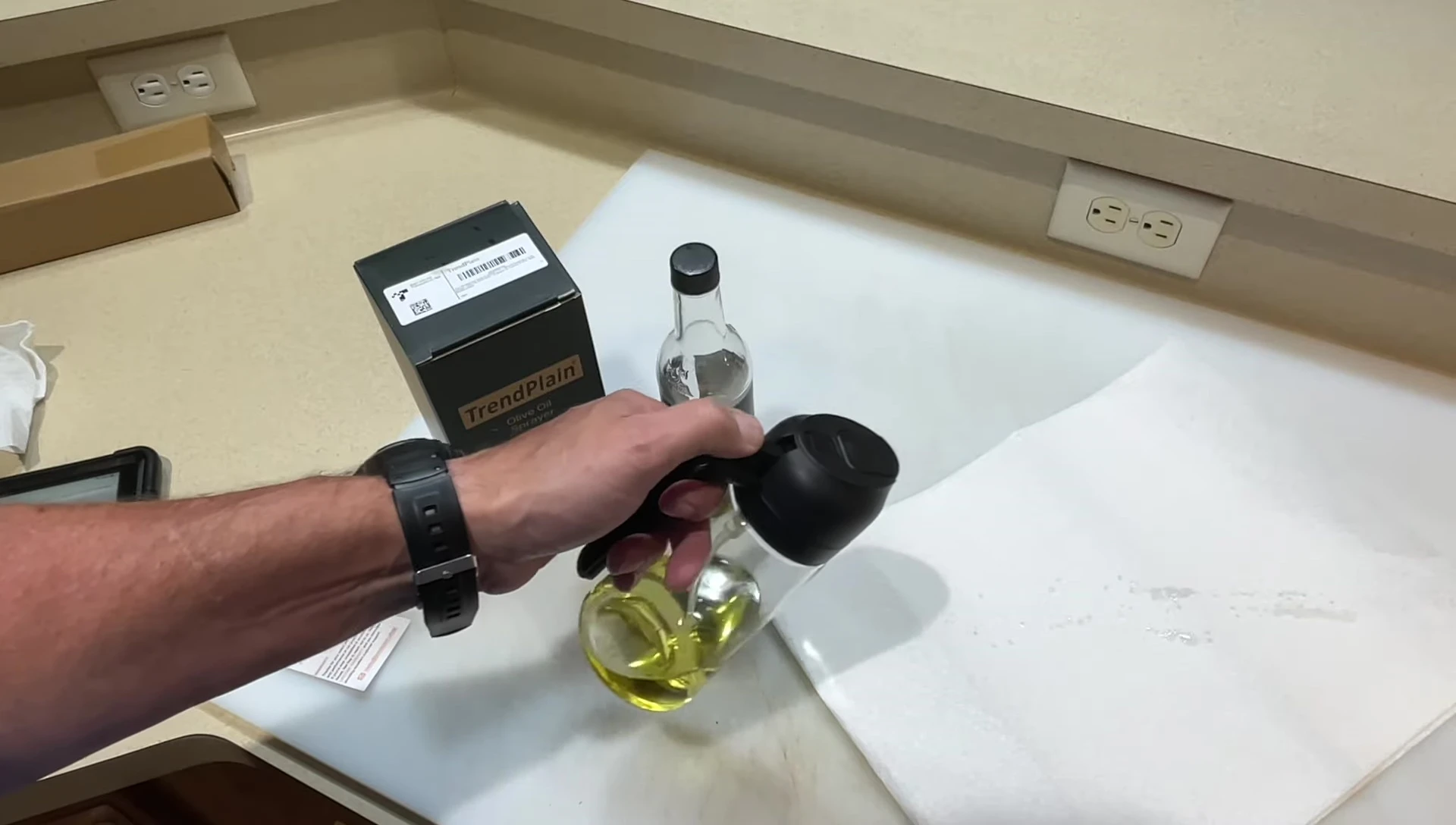 Demonstration of the slow press, creating a steady stream of oil