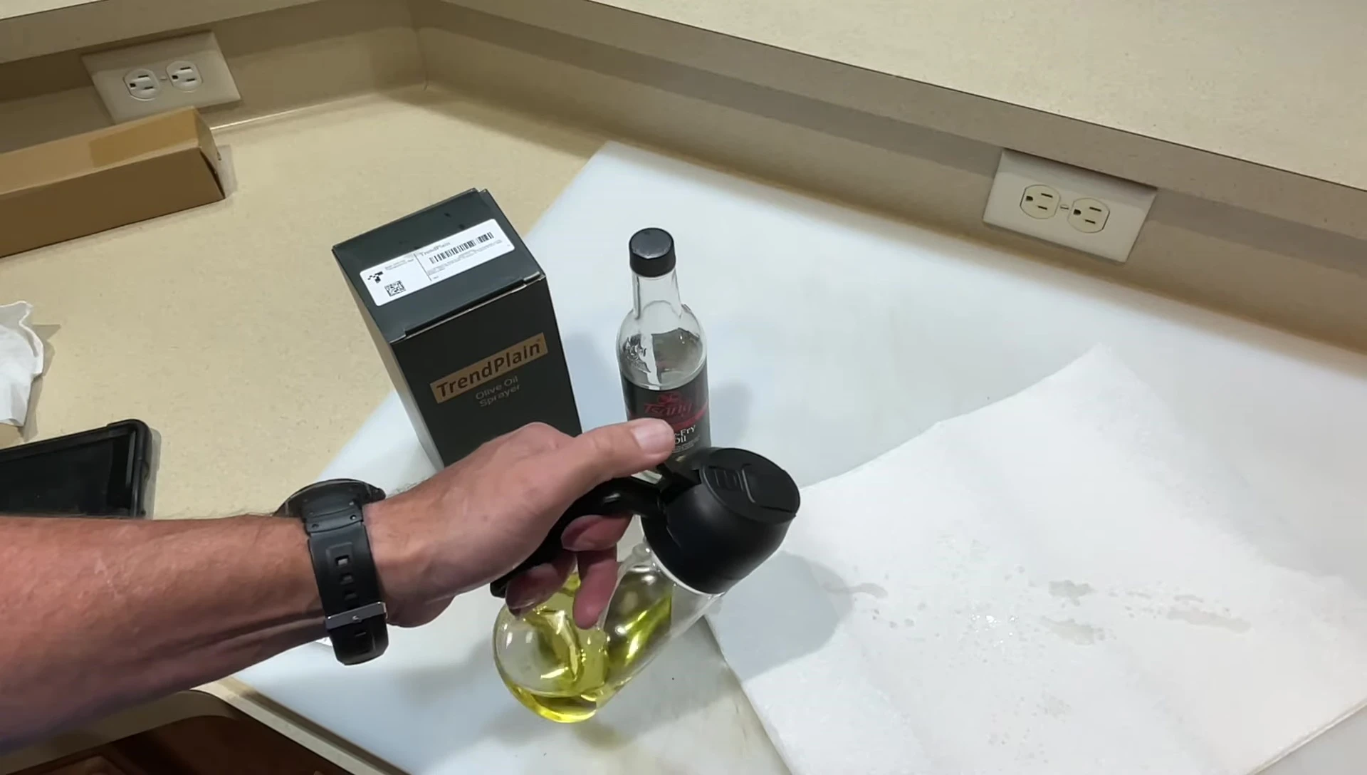 Demonstration of the quick press, producing a fine mist