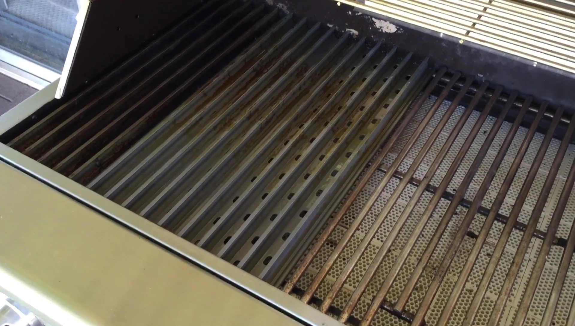 Highlighting the superior sear marks obtained with the Grill Grates.