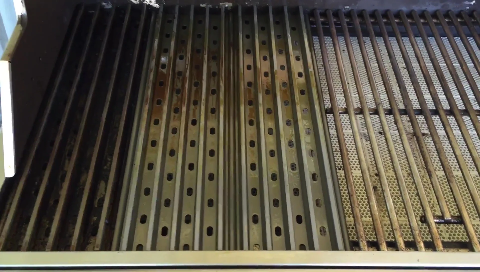 Highlighting the durability and rust-resistance of the Grill Grates.