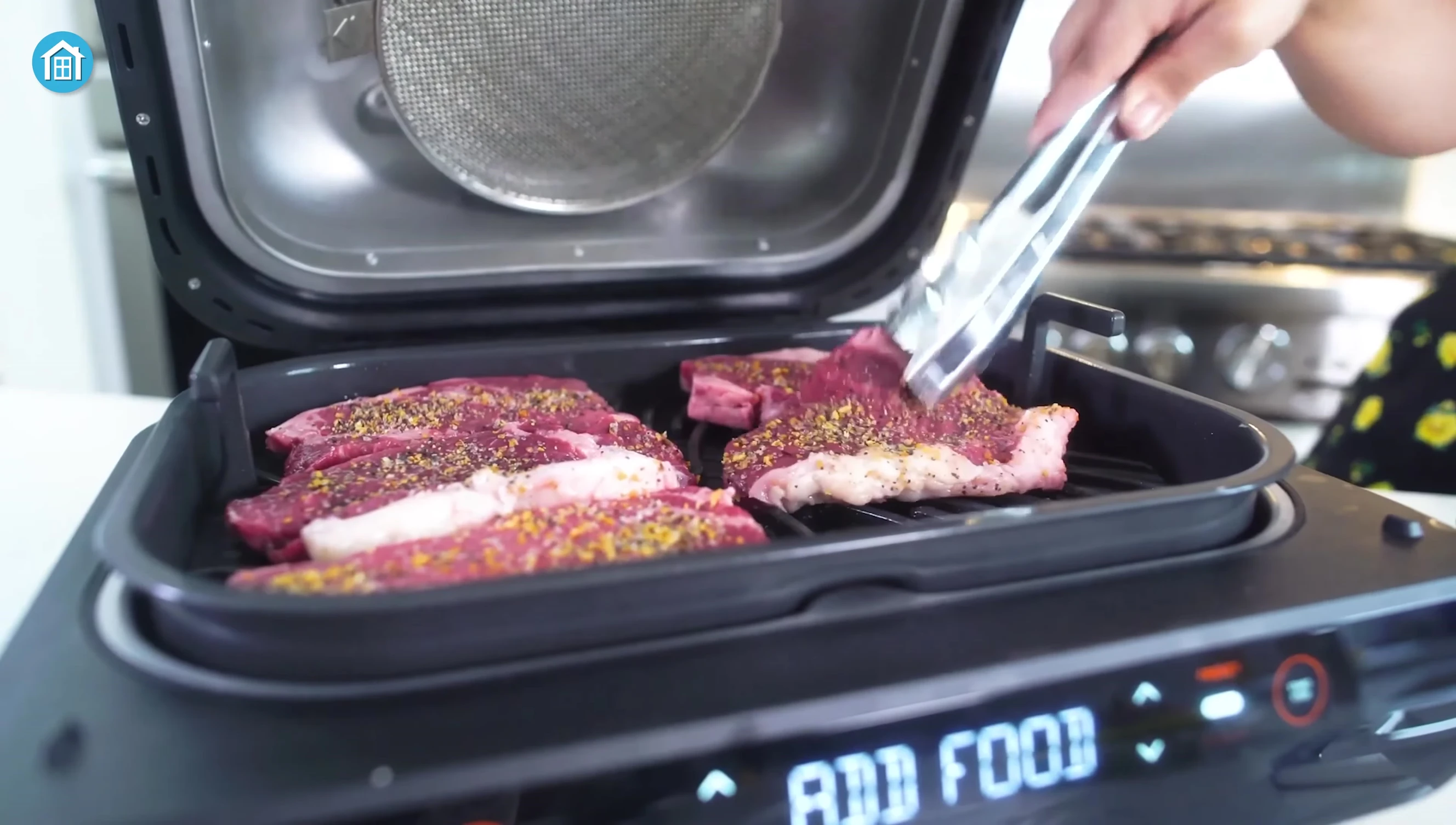 XL capacity showcasing multiple cooked items