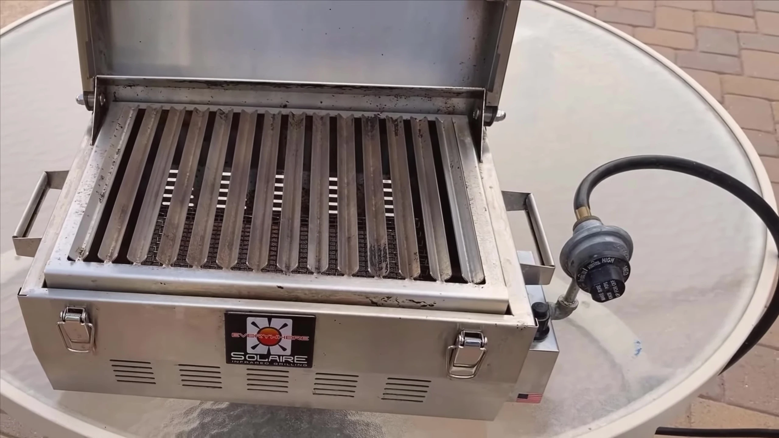 Demonstration of the quick and easy electronic ignition.