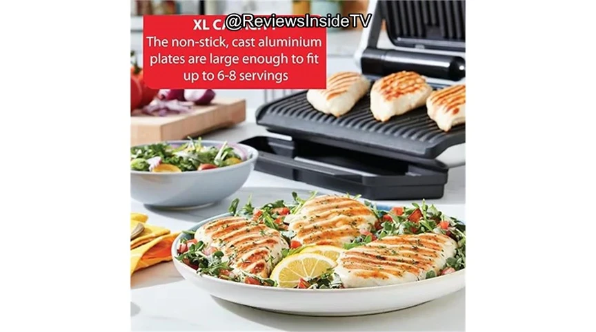 Showcase of the easy-to-clean plates and drip tray.