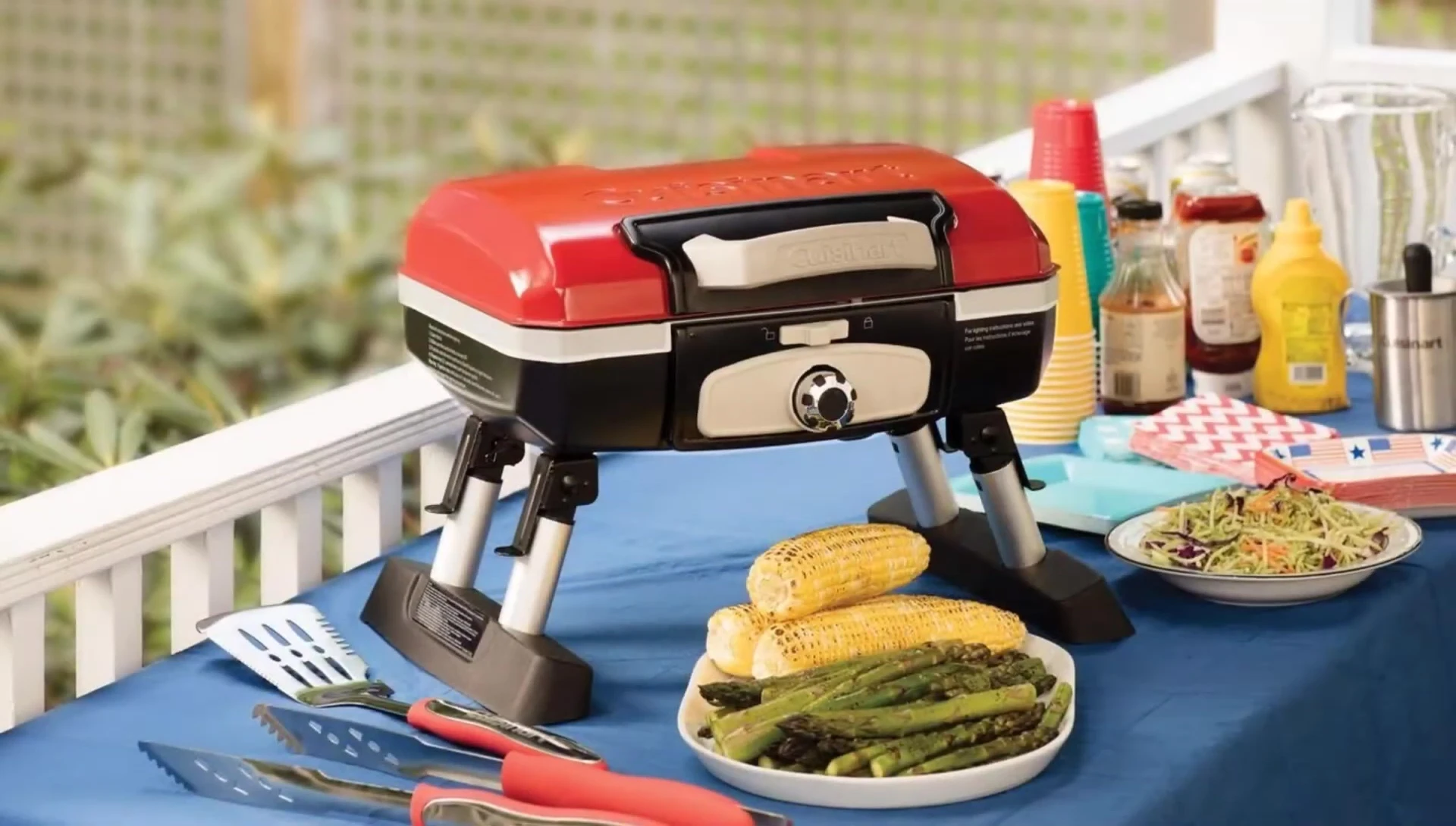 Close up of Cuisinart grill showing aluminum legs